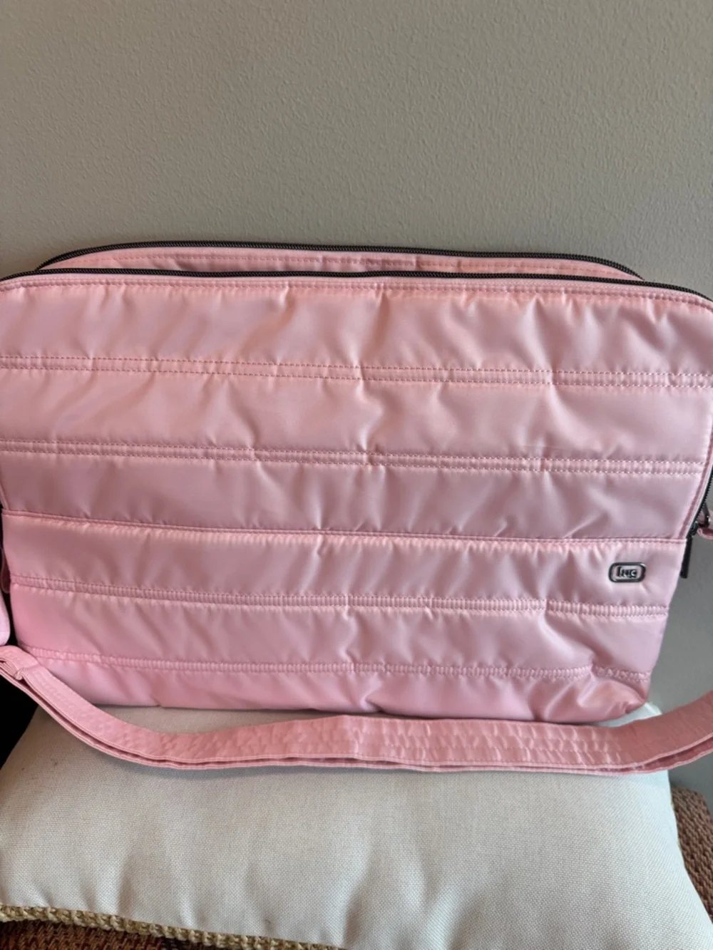 BUBBLE PINK LUD Delta crossbody 17 inch Laptop carry bag